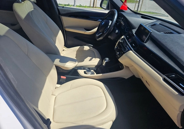 BMW X1 cena 78900 przebieg: 128000, rok produkcji 2017 z Marki małe 352